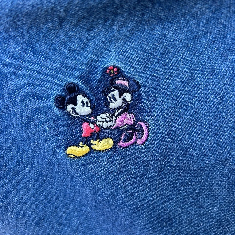 Disney Mickey Minnie Donald Daisy Embroidered XXL Heart Valentines Button-Up Top - Picture 11 of 11